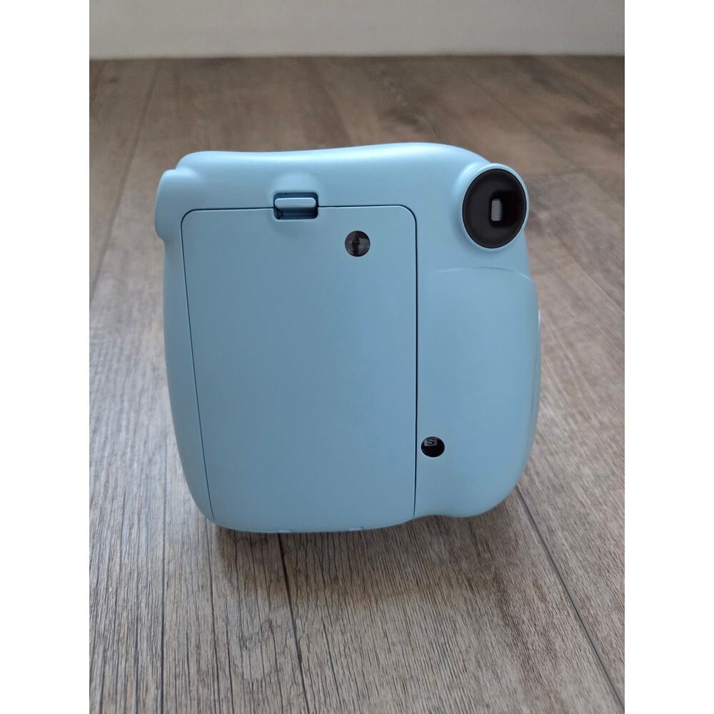Fujifilm Instax Mini 7+ Instant Film Camera - Sky Blue - Picture 4 of 6